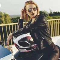 Девушка на мотоцикле