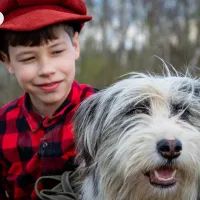 мальчик с собакой