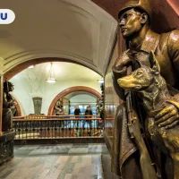 Станция «Площадь Революции»