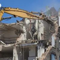 Снос старого здания