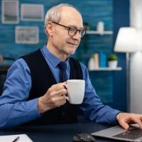 Работник 50+