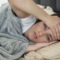 грустная женщина проснулась