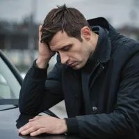 грустный водитель