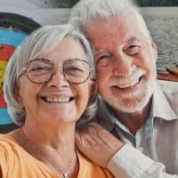 Пожилые мужчина и женщина