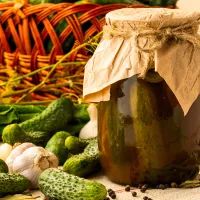 Банка с огурцами