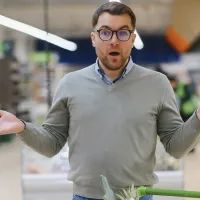 Мужчина в магазине