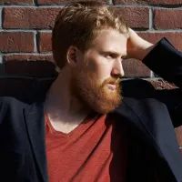 черная кофта