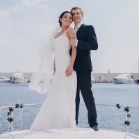 молодожены