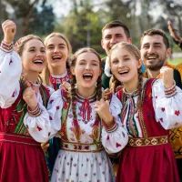 люди радуются