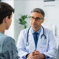 врач и подросток