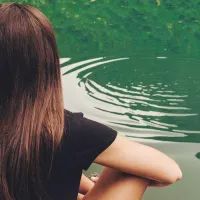 На берегу озера