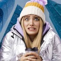 женщина в шапке