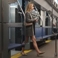 Метро, женщина