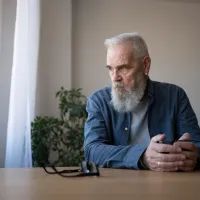 Пожилой мужчина