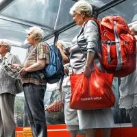 Дачники на остановке