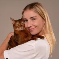 Женщина с кошкой