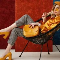 Модная девушка