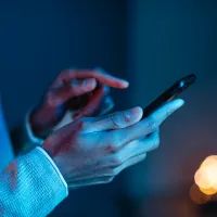 Руки, смартфон