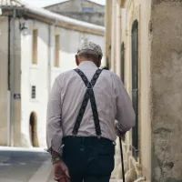 пожилой человек