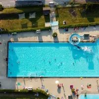 общественный бассейн