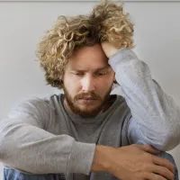 Грустный мужчина