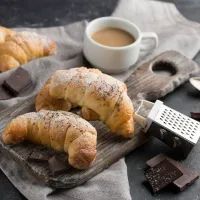 Круассаны, кофе