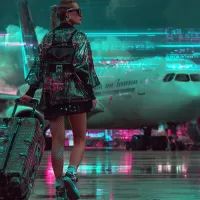 Женщина, самолет