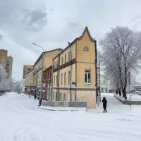 Дом-утюг, арт