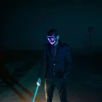 человек с маской