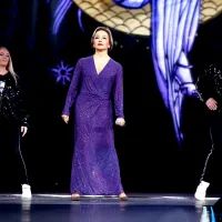 Татьяна Буланова с танцорами