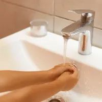 Вода, кран, руки