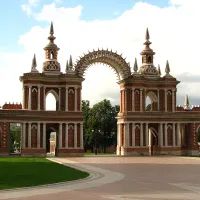 Арка между Большим дворцом и Хлебным домом