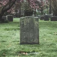  Надгробный камень