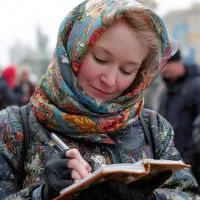 Женщина, блокнот