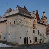 Старый Английский двор, вид из парка