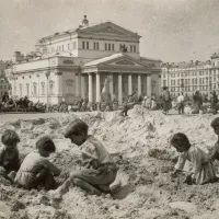 Дети в песочнице, арт