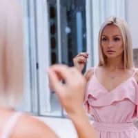 Женщина, зеркало