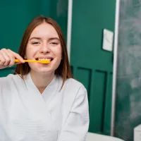 Чистка зубов