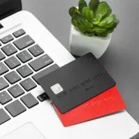 Банковские карты, ноутбук