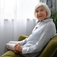 Пожилая женщина