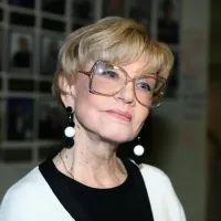 Вера Алентова