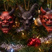 Игрушки с демонической символикой