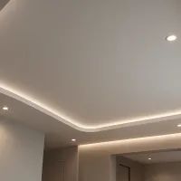 Как почистить натяжной потолок и ничего не повредить?