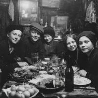 Советская семья 20-х годов, арт