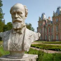 Бюст, усадьба