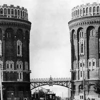 Крестовские водонапорные башни