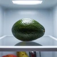 Без сюрпризов! Больше мои авокадо не темнеют: капля лимонного сока и пищевая плёнка творят чудеса