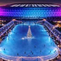 Новогодний каток под огнями стадиона