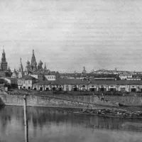 Вид на район Москворецкой улицы от Москвы-реки около 1900