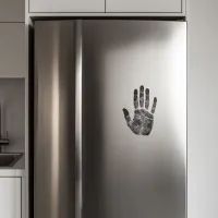 Без разводов и отпечатков: нашла лайфхаки, которые помогут от пятен на холодильнике